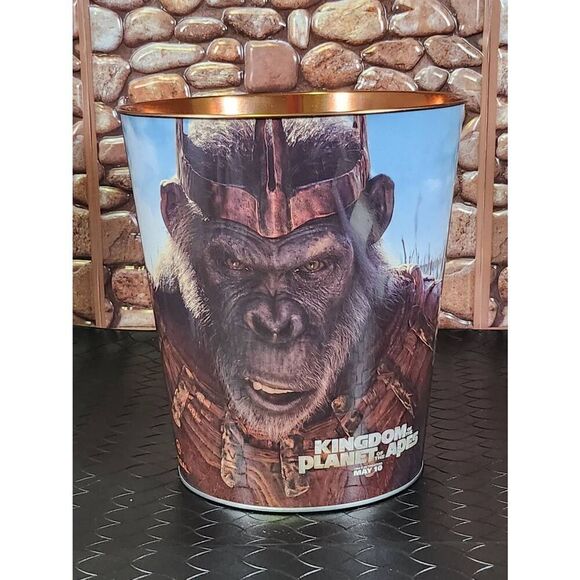 Kingdom of The Planet of The Apes” Souvenir Popcorn Bucket, Regal Cinemas - Picture 2 of 7